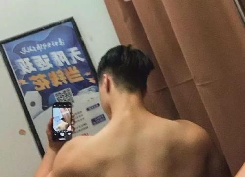 动作|肌肉男“背影杀”，原来可以如此性感！