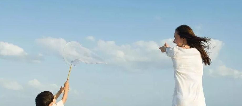 交际圈|孩子内向好还是外向好?想知道将来有没有大发展,只看两点就足够