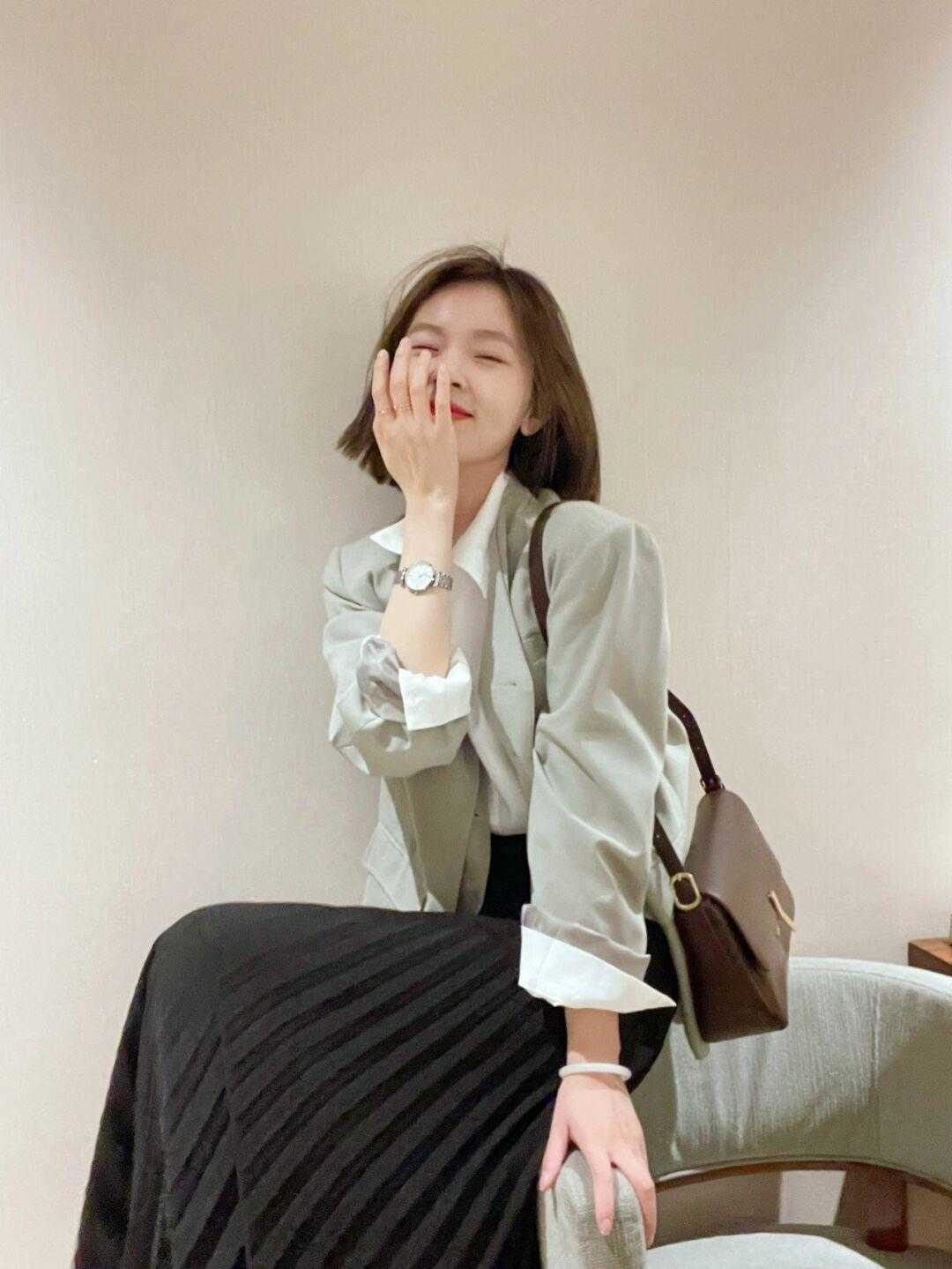 紧身 30+的女性朋友们来这里集合了!气质出众的初春轻熟造型,全在这