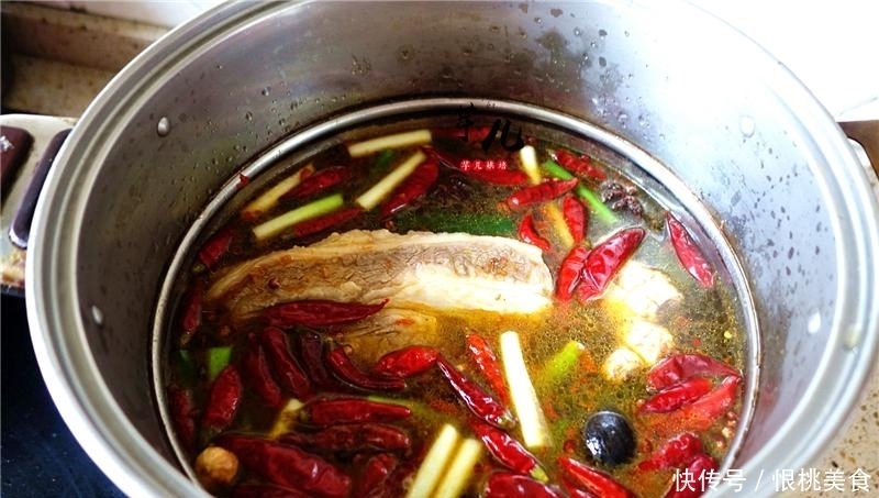 最好吃经典的牛肉面做法,汤汁鲜美浓稠,牛肉软烂入味,太过瘾