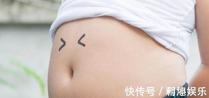 羊水|怀孕后孕妇从这周开始显怀,如果肚脐没有这种表现,说明很有福气