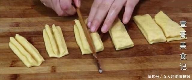 这才是玉米面最好吃的做法,加2个鸡蛋,不蒸不烙,比吃肉还香!