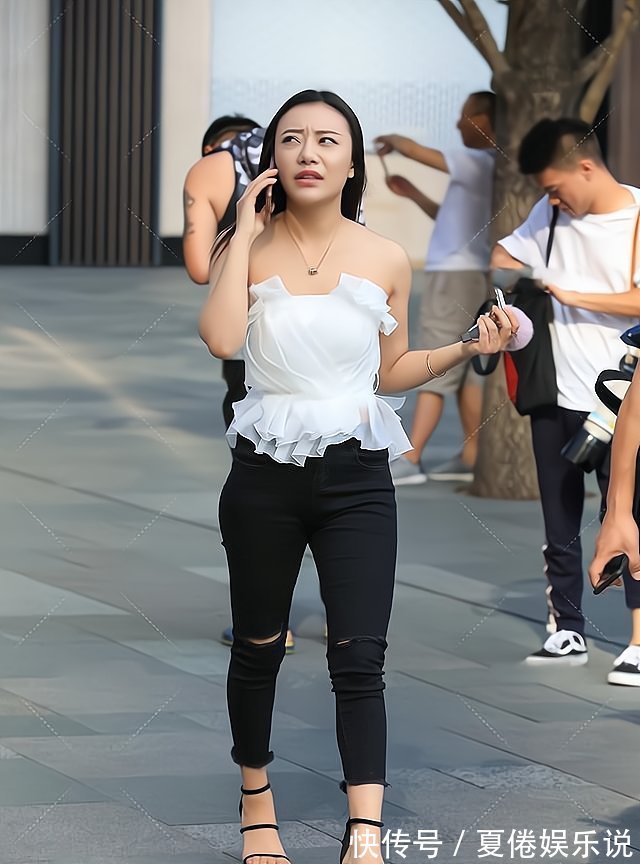 鞋子|简约的黑白配很容易穿出沉闷感，但是鞋子选对了就不会出现这情况