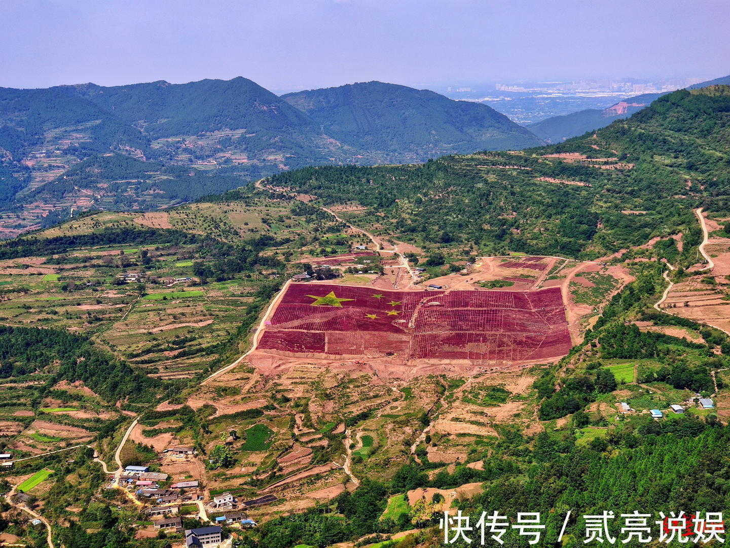 观景台|超燃！大山惊现超大“五星红旗”，占地相当于11个半足球场大