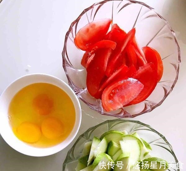 a1725|天气寒冷,这道菜应该经常为家人食用,用来做晚餐,软嫩鲜香