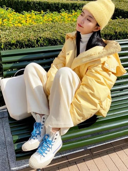 羽绒服烂大街还能穿出新花样！4个搭配奇招，美得与众不同！