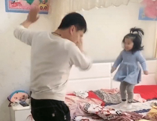 惊雷|“老虎不在家,猴子称霸王”老爸带娃“惊雷”现场,午夜的狂欢