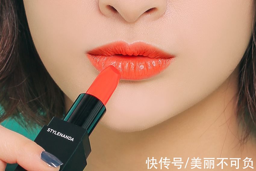 ellipsis|皮肤暗黄的女人，素颜涂口红建议选这3种颜色！特显白，不挑人