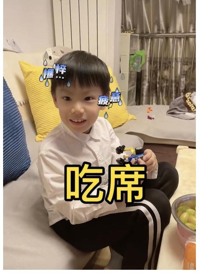 兒子|張鶴倫與兒子互動(dòng)，簡單的幾句對(duì)話，讓網(wǎng)友直呼小“墳王”來了