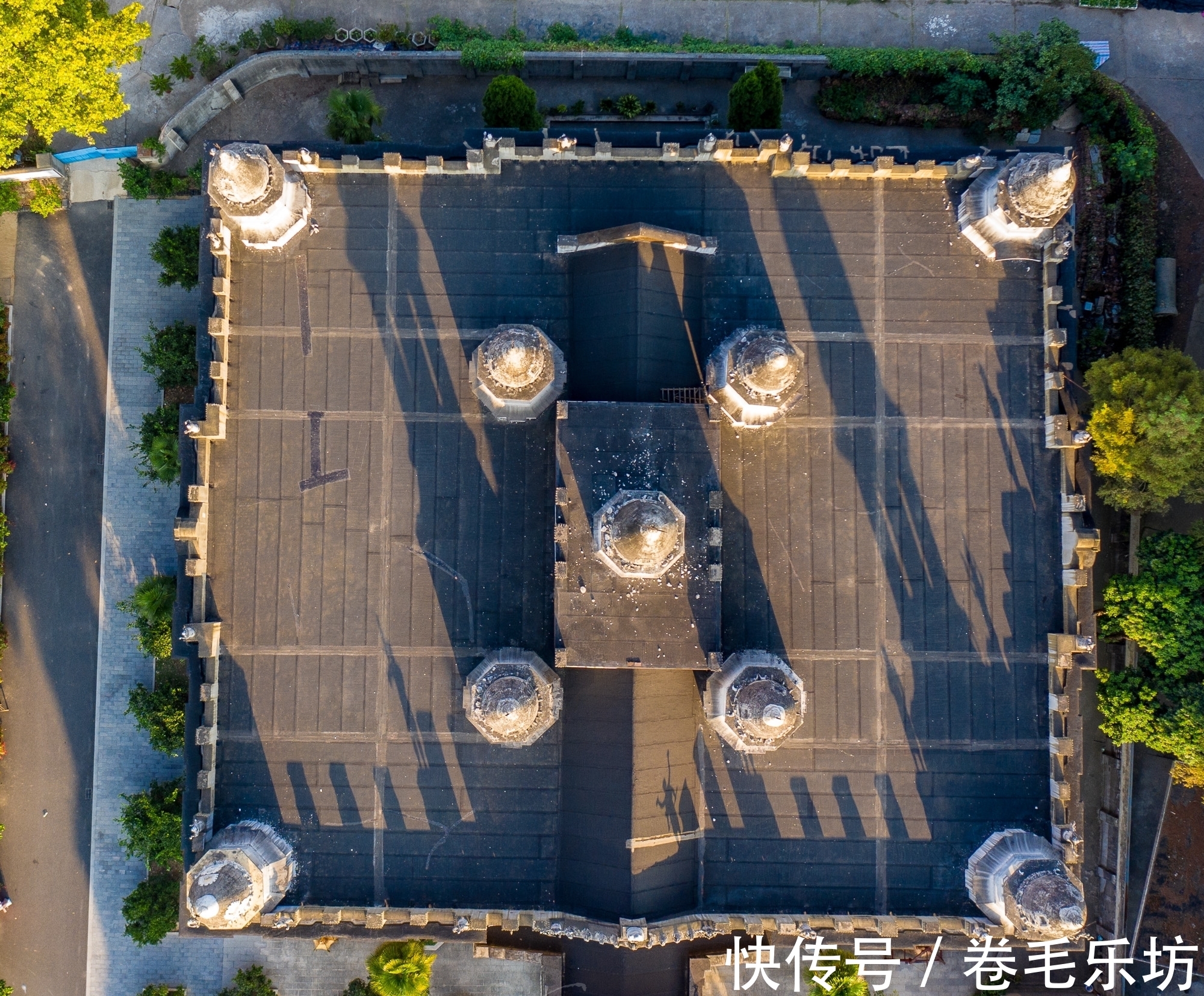 古德寺|武汉古德寺：中国佛寺建筑中的一朵奇葩，可以假装出国的旅拍景点