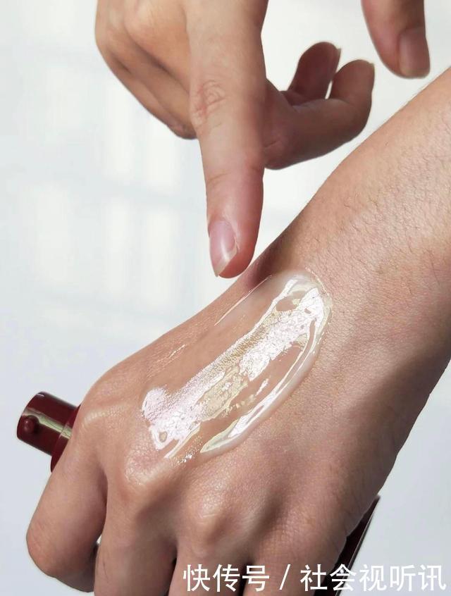 回首过去一年，总结这些高性价比的精华，又美白又抗老不输大牌！