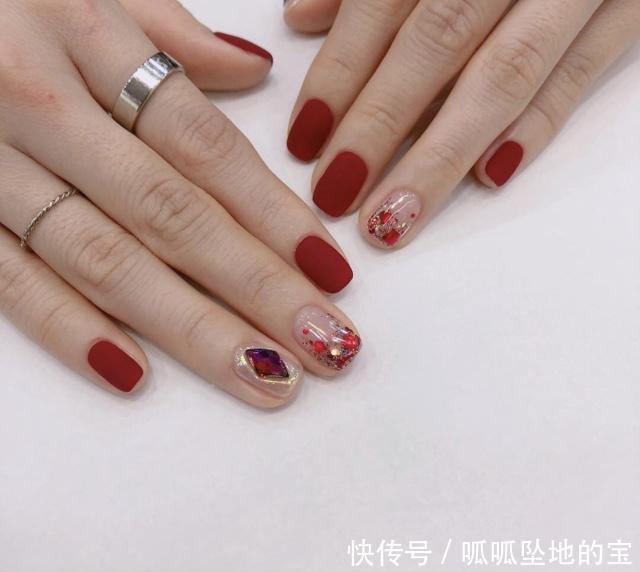 漂亮|换上一款漂亮的透明美甲,让你的指尖仙气满满,档次一下提升了