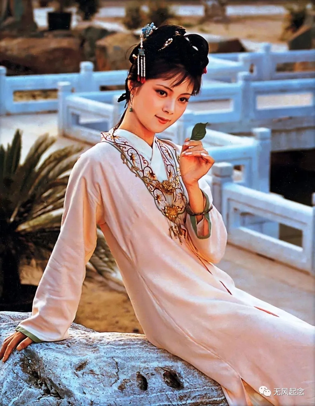 脂砚斋#薛宝钗对贾宝玉是真爱吗?书中的一个小细节,暴露其真实想法