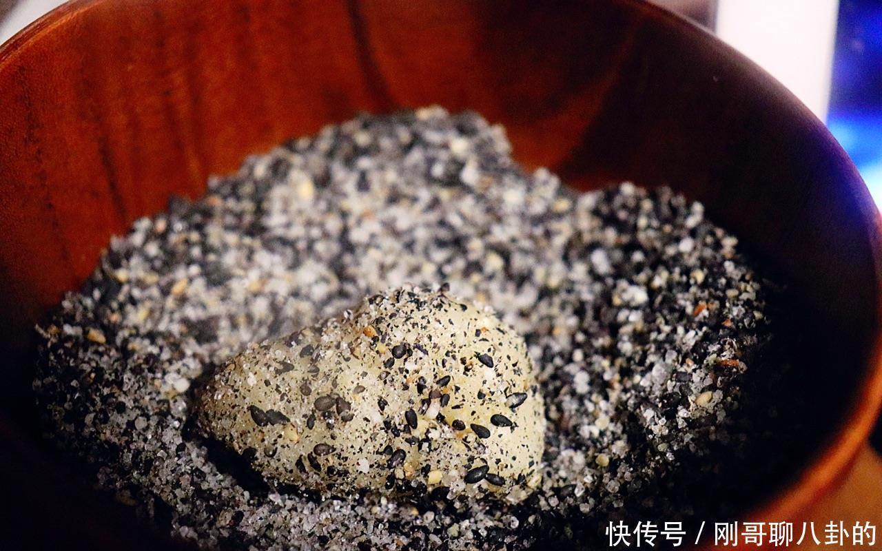 搅拌均匀|让女生失去抵抗力的小甜品，甜甜糯糯浓浓的芝麻香，自己就能做