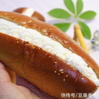 #安佳一口“新”年味#奶油夹心红糖面包