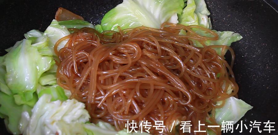 炒粉条时,最忌直接下锅炒,教你一招,不粘锅还不坨,筋道好吃