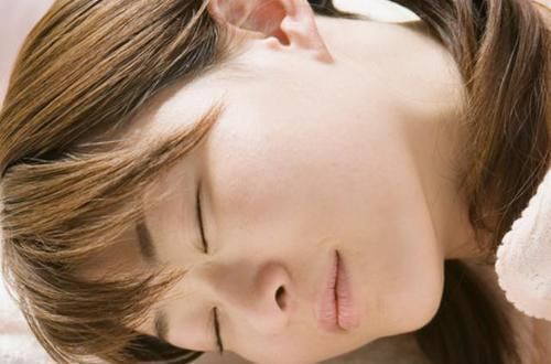 草莓鼻|鼻尖挤出“白色条状物”?学会3招,趁早和“草莓鼻”说再见