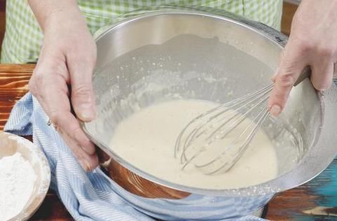 炸鱼时，裹面粉还是裹淀粉？都不对，教你正确方法，外酥里嫩