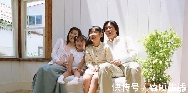 二胎政策|因丈夫基因好,中产家庭34岁宝妈生7个孩子,网友:这是多优秀?