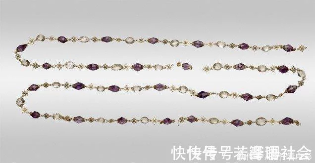上游时尚｜17世纪的珠宝，仿佛华奢绚烂的时间胶囊 