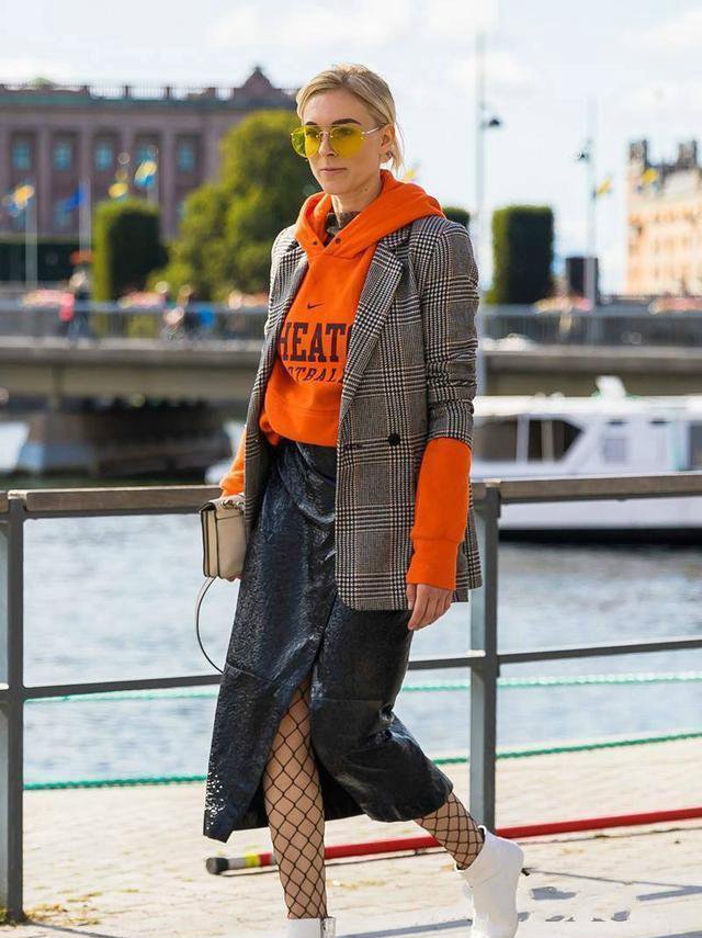 过了三十岁的女人，多穿亮肤色，皮肤衬得光彩照人