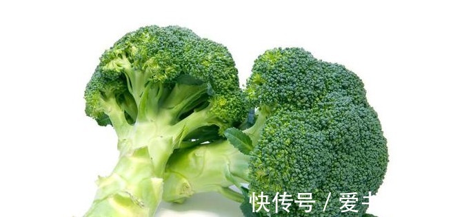 植物油|炒西兰花时，有人先焯水，有人直接炒，都不对，教你正确做法！