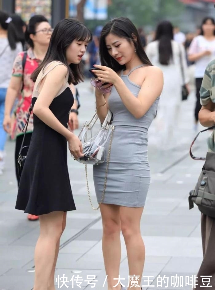 完美|紧身连衣裙凸显完美身材,丰腴很有女人味