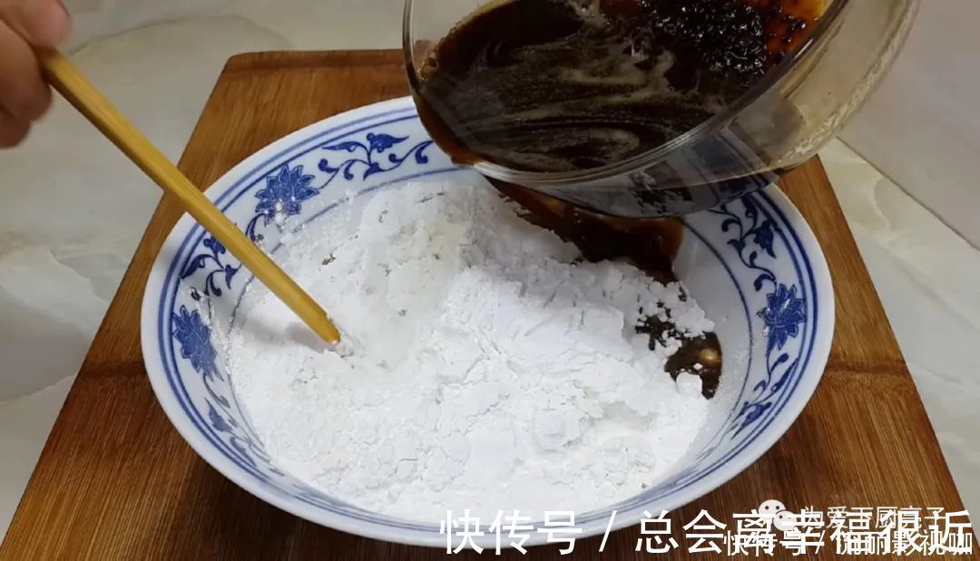 保鲜膜|我家发糕就爱这么做，加2勺糯米粉，比蛋糕还香，学会孩子不挑食