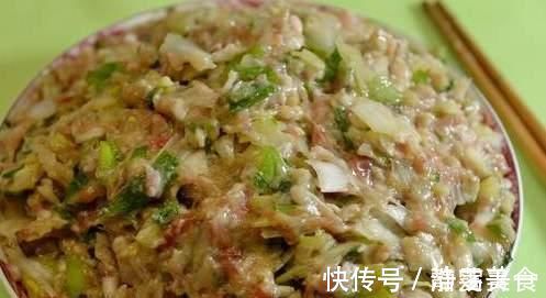 肉馅|给肉馅去腥，加料酒还是加鸡蛋？分享正确做法，肉馅鲜嫩无腥味