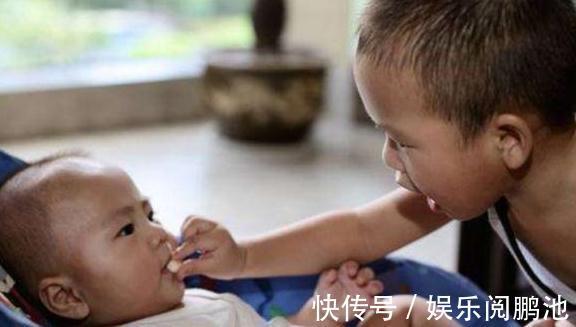 家长|哥哥喜欢亲近妹妹,妹妹却总是大哭,宝妈掀开襁褓后失声痛哭