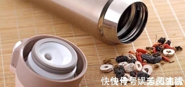 重金属|“夺命保温杯”被曝光,放入热水出来却是毒水,很多家长仍在购买