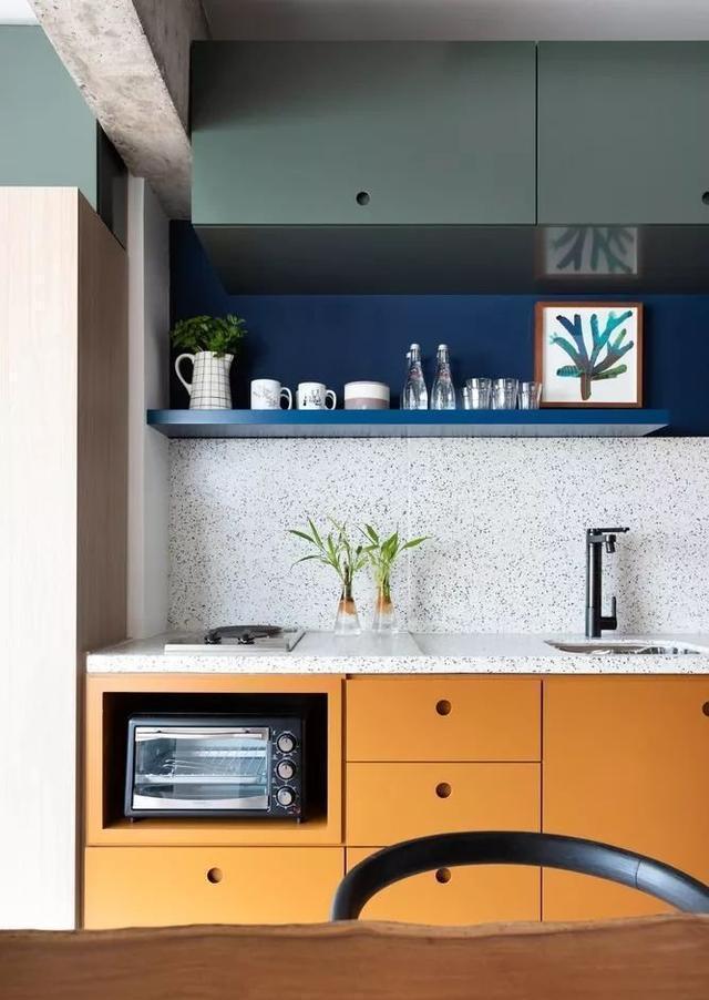 正对面|夫妻的45㎡小家:进门是阅读角,阳光书房超赞,色彩搭配太美了!