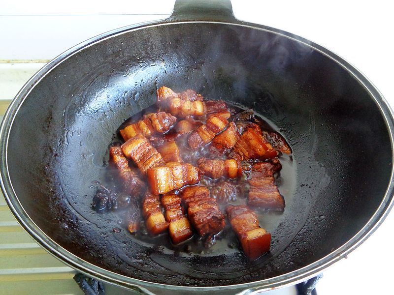 我做红烧肉不加一滴盐，不腥不油腻，酱香味浓，入口即化真好吃