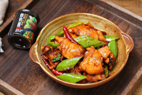  比黄焖鸡还好吃的辣炒鸡块，麻辣鲜香肉质不柴不硬，就是太费米饭