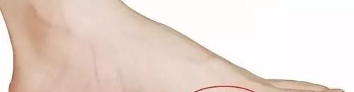 穴位|脚底艾灸,你以为只是祛寒?看后令人震惊,要告诉全家人!