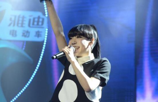 張楚格|吳莫愁：憑《好聲音》爆紅，如今“失業(yè)”，她是資本的犧牲品嘛？