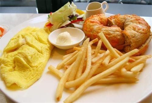 得了高血压,5种食物尽量别吃,堵血管升血压,再馋也要忍忍