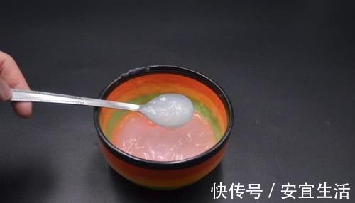 胶水|贴春联别用胶带了,教你一个简单的方法,美观又牢固,撕下不留痕