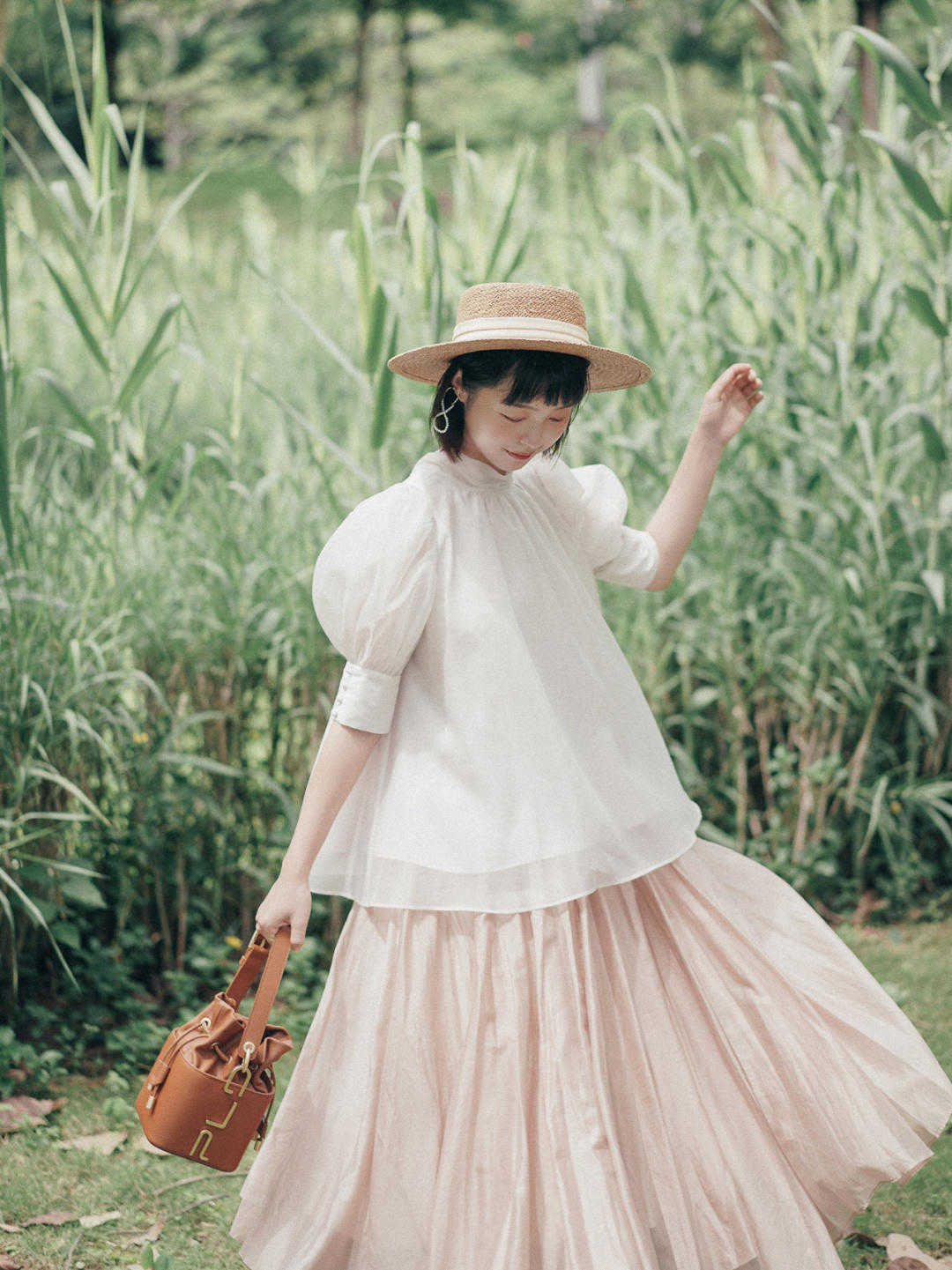 衬衫搭配|158cm女孩子却穿出高级感,衬衫搭配半身裙显高显瘦,还精致时髦