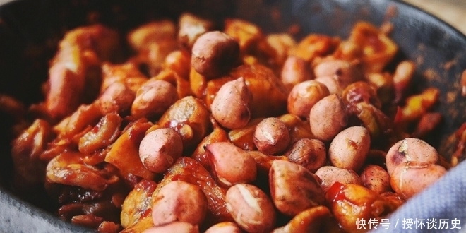 花生米|炸花生米时,出锅直接撒盐是不对的,多加1个步骤,酥脆不返潮