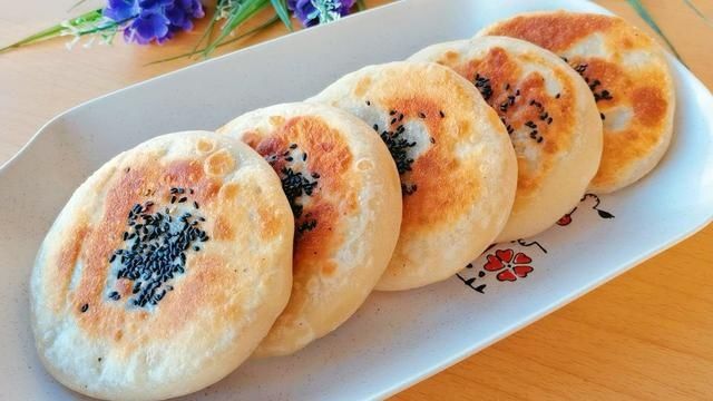 绿豆沙馅|半烫面馅饼，皮薄馅大，放凉了也不会硬，做法简单，老少都爱吃