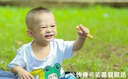 店员|孩子在超市里打碎一盒鸡蛋,店员要求10倍赔偿,母亲的做法被称赞