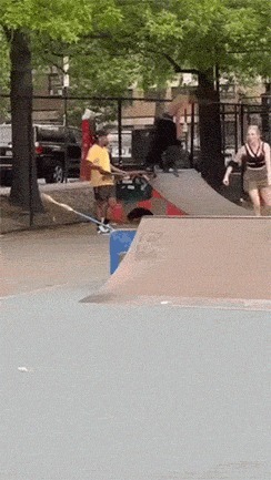 |搞笑GIF:美女这表情真是丰富啊,不去当演员亏了啊