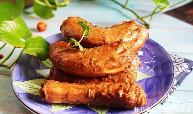 想吃麻辣鸭脖别再出去买,自己在家做,味道不输久久鸭,超简单