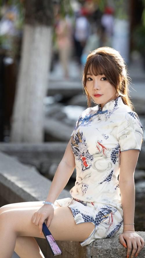 时尚街拍：花大价钱网购一堆衣服回家，试穿后太可爱了