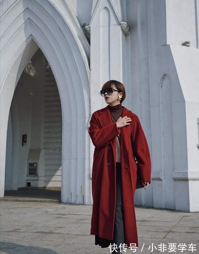 毛衣 大衣里面搭什么不如学学这4种叠穿方法,承包你的秋冬时髦感!
