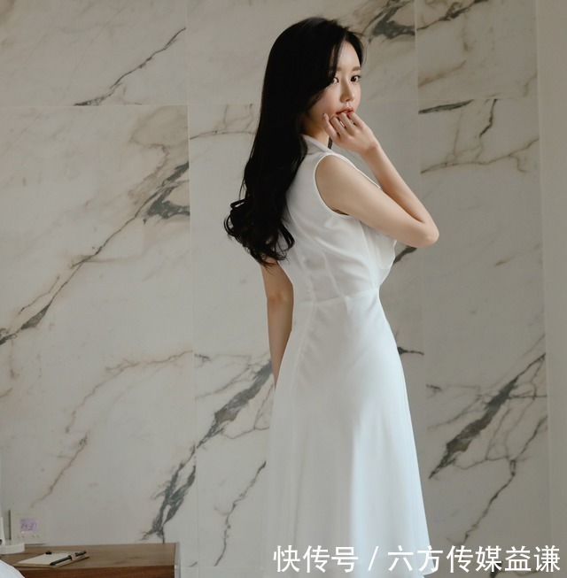 时尚|孙允珠时尚穿搭简约怀旧风清纯连衣裙,显得整个人时尚优雅