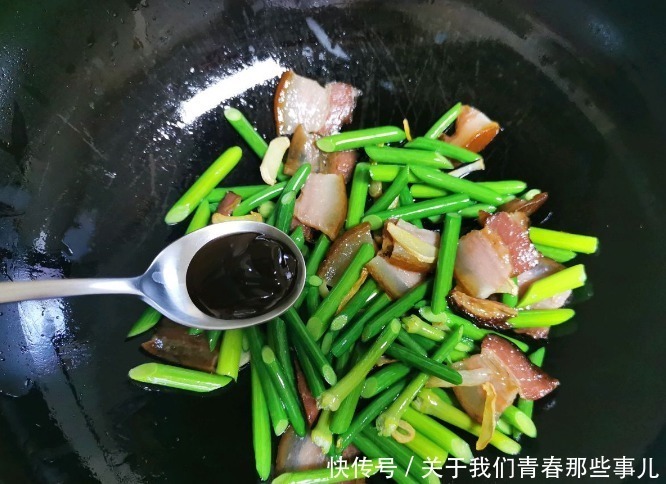 鲜香|炒腊肉，切了直接炒是错的，多做关键2步，腊肉软嫩鲜香，不油腻