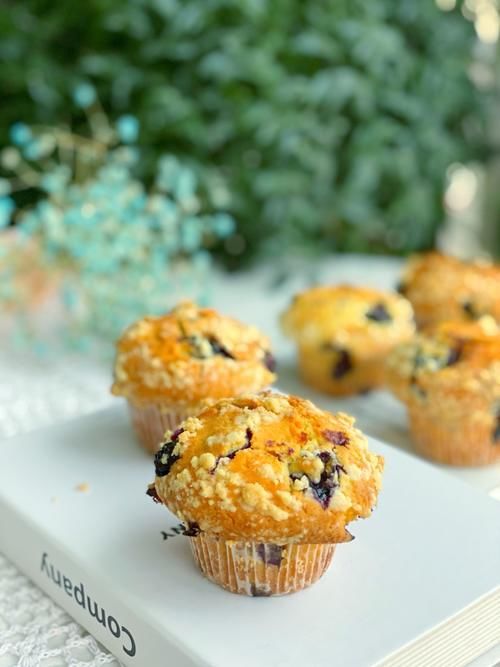 美味|10分钟搞定,爆浆蓝莓麦芬蛋糕,外酥里软又美味,秒杀蛋糕店