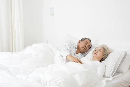 65岁以上的老年人每晚应该休息多久？